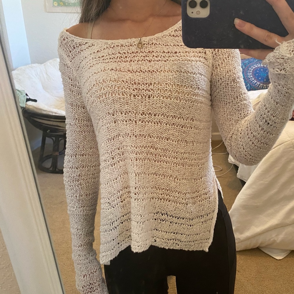 white hollister long sleeve sweater top